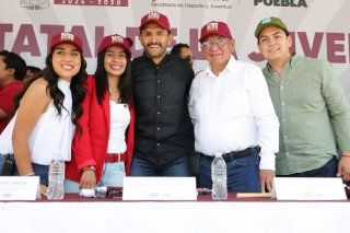 Desfile de la juventud visibiliza bienestar y amor por Puebla