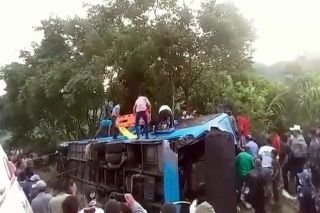 Vuelca cami&oacute;n con peregrinos en Chiapas; hay al menos 9 muertos y 28 heridos