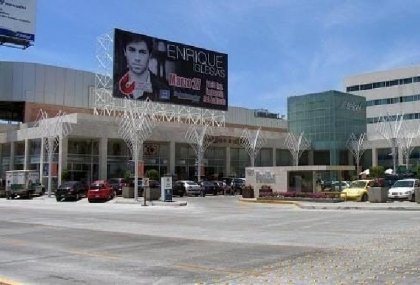 ​&iexcl;Balacera en la zona de Angel&oacute;polis! Disparan ocho veces dentro de Plaza Masarik por presunto asalto