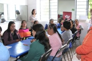 Impulsa Gobierno de la Ciudad el empoderamiento de mujeres en Santo Tom&aacute;s Chautla con capacitaci&oacute;n en bisuter&iacute;a