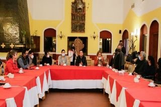 Servidoras y servidores p&uacute;blicos de San Andr&eacute;s Cholula realizan mesa de trabajo con autoridades auxiliares electas