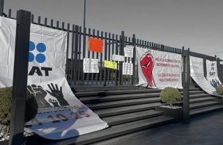 Oficinas del SAT Angel&oacute;polis sin servicio, trabajadores exigen se respete su aumento salarial del 12%