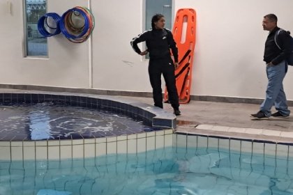 Gaby &ldquo;La Bonita&ldquo; S&aacute;nchez supervisa trabajos de mantenimiento en polideportivos