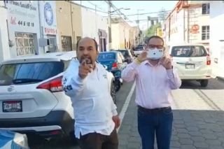 Periodista poblano agrede y escupe al director de comunicaci&oacute;n social de Atlixco
