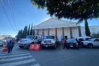 En Puebla capital la actividad en panteones por d&iacute;a de muertos se desarroll&oacute; en orden