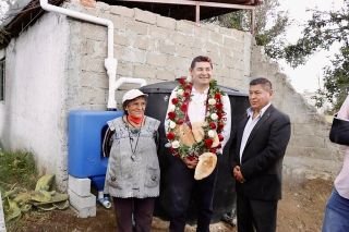 Armenta da soluci&oacute;n a desabasto de agua por amor a Puebla