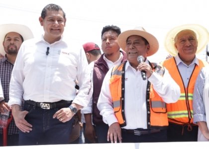 M&aacute;s de 4 mil calles pavimentadas en Puebla capital, al cierre de 2025: Armenta