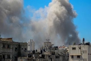 Israel reivindica el bombardeo a escuela de Gaza; hay 37 muertos