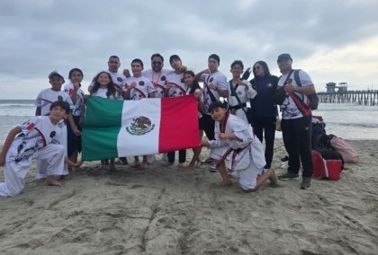 Taekwondo&iacute;nes poblanos destacan en torneo internacional en California