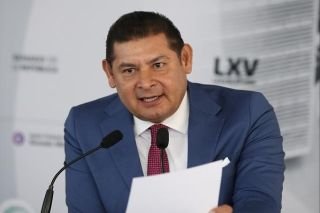 Renegociaci&oacute;n de la deuda externa es acto trascendente, afirma Alejandro Armenta