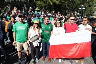 Aficionados responden a convocatoria del ayuntamiento de Puebla para apoyar a Selecci&oacute;n Mexicana