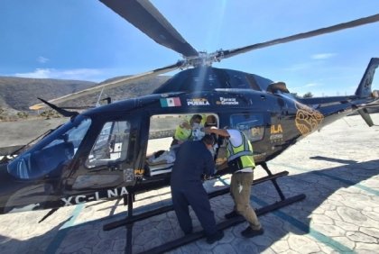 Con acompa&ntilde;amiento m&eacute;dico, menor poblana es trasladada en ambulancia a&eacute;rea