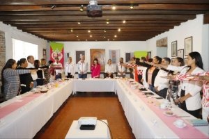 Toma protesta MariElise Budib a presidentas de los subsistemas DIF de las juntas auxiliares de la capital