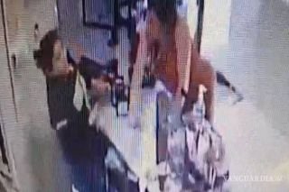 Golpean a cajera en Torre&oacute;n por no tener cambio de 500 pesos