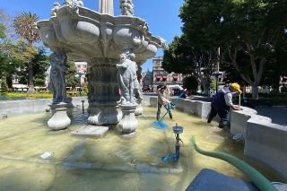 Ayuntamiento de Puebla da mantenimiento a fuentes del z&oacute;calo de la capital poblana