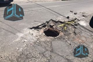 Bacheo &ldquo;Contigo y con Rumbo&rdquo; es ineficiente; calles de Puebla en decadencia, se hace visibles drenajes sin coladeras