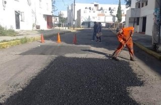 Campa&ntilde;a Capitalina Bacheando Puebla: atiende unidades habitacionales