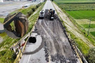 Avanza 40% la reparaci&oacute;n del socav&oacute;n en boulevard Aeropuerto; prev&eacute;n concluir en una semana