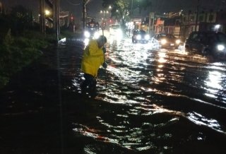 Agua de Puebla y Ayuntamiento atienden 13 puntos cr&iacute;ticos tras fuerte lluvia en la capital