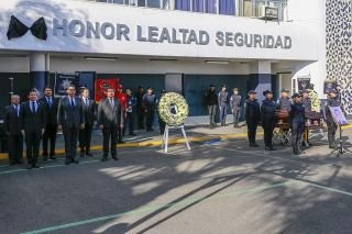 Preside Sergio Salom&oacute;n homenaje a polic&iacute;a estatal que perdi&oacute; la vida en cumplimiento de su deber