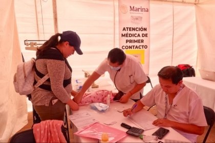 Salud y prevenci&oacute;n llegan a Ahuazotepec con apoyo de Marina y Defensa